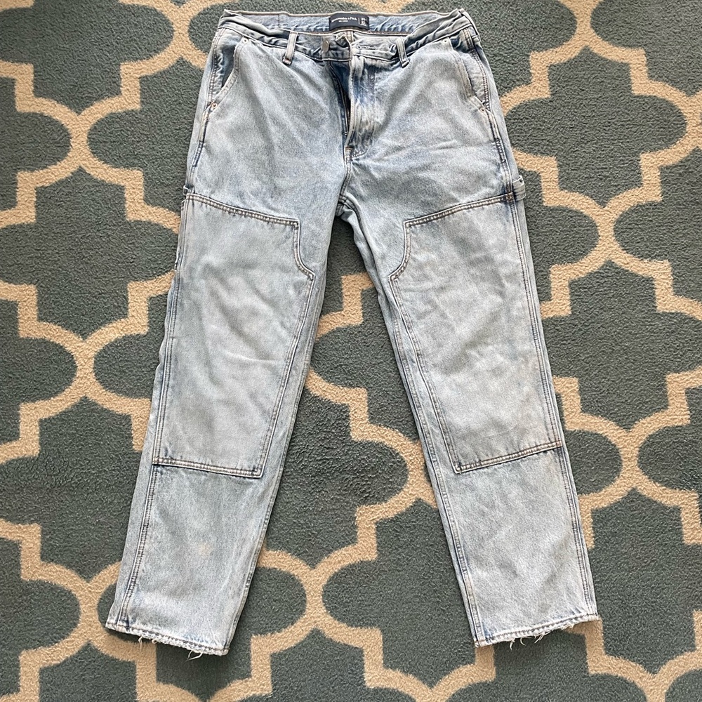 Abercrombie 90s Loose Jeans. Double Knee